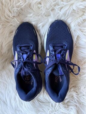 Brooks Adrenaline GTS 22 Running Shoes